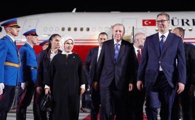 Erdogan doputovao u Beograd, dočekao ga Vučić (FOTO)