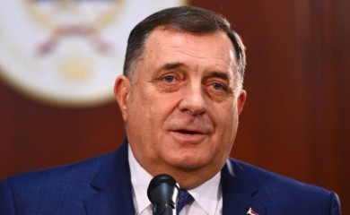 Dodik poželio bebama rođenim na Dan Republike: Rastite i razvijajte se zajedno sa Srpskom!
