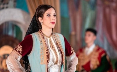 Danica Crnogorčević izvela u Podgorici srpsku verziju “Svijetle zore”, pa izazvala bijes