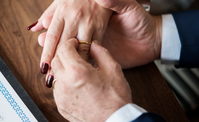 UKRALA NAOČARE SLIJEPOM ČOVJEKU Mislio da je našao ženu svog života, pa postao žrtva lažne nevjeste