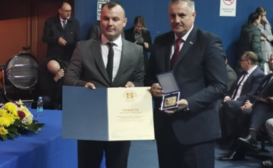 Viškoviću uručena plaketa sa zlatnim grbom opštine Srebrenica