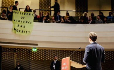Makrona demonstranti psovali tokom govora u Nizozemskoj (VIDEO)