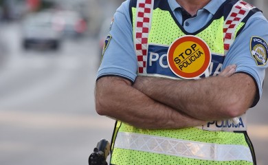 Vozač kažnjen zbog otvorenog prozora na automobilu, pogledajte njegovu reakciju