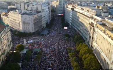 Šetnja uslijedila nakon protesta u Beogradu: Blokada dvije željezničke stanice VIDEO