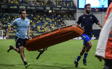 Navijač doživio srčani udar, utakmica prekinuta