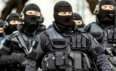 Specijalci ROSU upali na Gazivode i poskidali srpske zastave