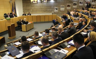 POSAO DOBAR, PARA LAKA Za par sjednica godišnje političari zarade ogromne pare, od brojki se zavrti u glavi