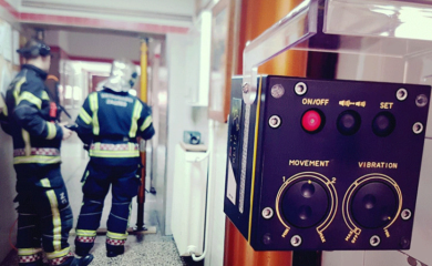 Dijete upalo u okno lifta, otac se zaglavio u pokušaju da ga izvuče