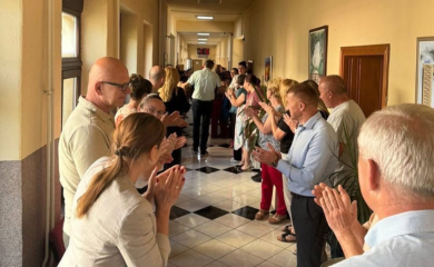 Miličević se vratio na posao, dočekali ga aplauzom (FOTO)