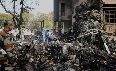 Broj poginulih u padu aviona u Indiji premašio 310