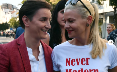 Ko je Milica koja godinama ljubi Anu Brnabić? Nakon rođenja sina s političarkom imala niz problema