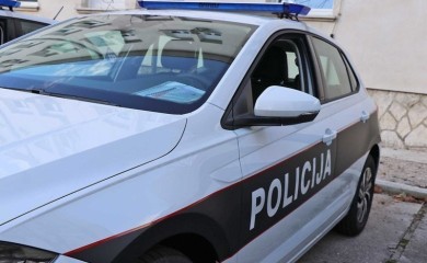 Pretukao trudnu suprugu u Cazinu