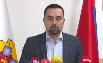 Jerinić: "Laž je da ne postoje vreće i pečati neiskorištenih listića"
