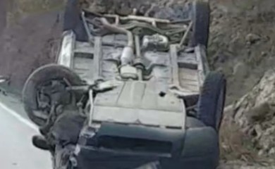 Otežan saobraćaj: Automobil se prevrnulo na krov