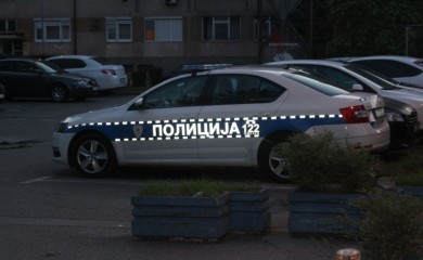 Povrijeđen vozač „volva“ pri slijetanju s puta