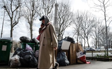 Na ulicam 5.400 tona otpadaa: Pariz zatrpan smećem zbog štrajka đubretara