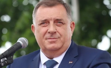 Dodik: Nisu Srbi ginuli braneći svoju imovinu da bi je Šmit, Marfi i Bakir krčmili