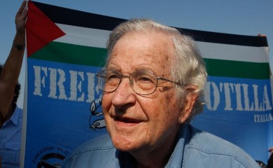 Noam Čomski imao moždani udar