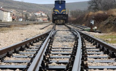 Žena poginula pokušavajući da pređe prugu sa spuštenom rampom