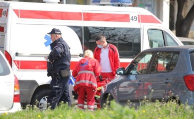 NIŠ: Djevojčica koja je pala sa zgrade u teškom stanju