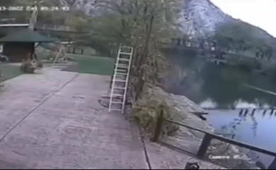 Snimak urušavanja mosta u Ovčar Banji