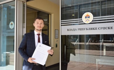 Kresojević predao zahtjev ministarstvu, obrušio se na gradski skupštinu