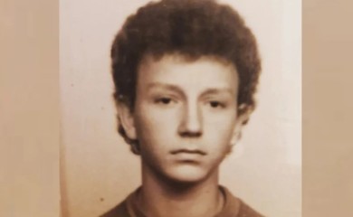 Gotovo je nemoguće da na ovoj fotki prepoznate jednog od najpopularnijih voditelja u regiji
