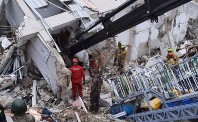 Poslije više od 200 sati iz ruševina u Hataju spasena djevojka