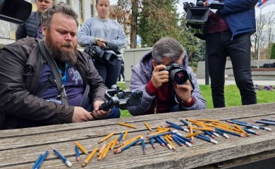 Novinari polomili olovke u znak protesta zbog kriminalizacije klevete