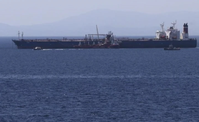 Kineski tanker pod sankcijama SAD prošao Ormuski moreuz uprkos blokadi