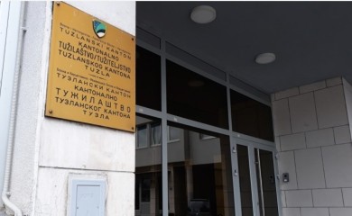 Tužilaštvo o pucnjavi u Lukavcu: Ispaljeno više hitaca, učenik odbacio pištolj