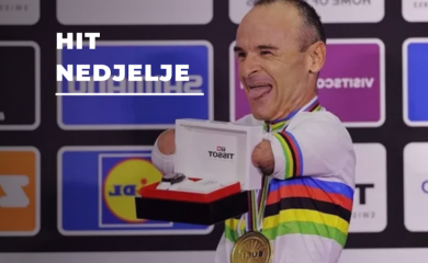 Biciklisti bez obje ruke poklonili ručni sat, a njegova reakcija obišla svijet