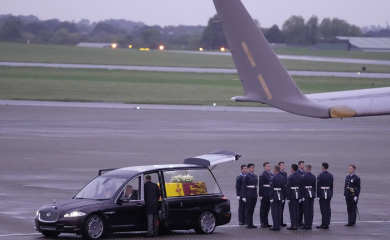 Preko pet miliona ljudi pratilo posljednji let kraljice Elizabete