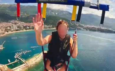 "Izgledalo je kao rješenje DA SE SPASI" Stručnjaci o tragičnom padu djevojke na parasejlingu u Budvi