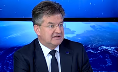LAJČAK: Barikade ukloniti dogovorom, a ne buldožerima