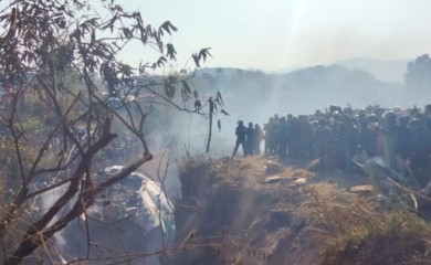 Posljednji snimak prije tragedije u Nepalu: Avion se zapalio tokom slijetanja, najmanje 40 mrtvih VIDEO