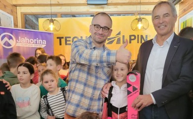 Djeci na Jahorini podijeljeno 100 pari skija