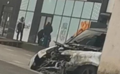 Nešić ne zna zašto mu je zapaljen automobil, kamere snimile muškarca sa kapuljačom