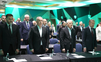 SDA kritikuje Trojku, Trojka SDA i tako u krug: Sarajevo bez rješenja, Federacija tone u dugove