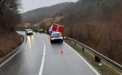 Kamion sletio sa puta u kanjonu