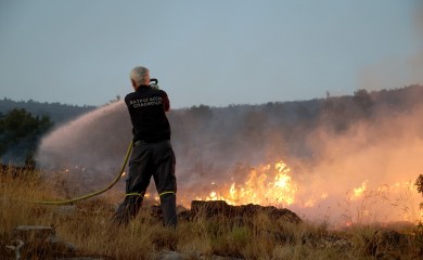 Ugašen požar u Popovom polju