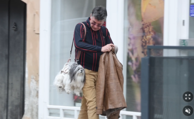 Nesvakidašnji prizor na ulicama Zagreba: Muškarac nosio psa poput modnog dodatka