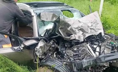 Detalji tragedije: Poginuli direktor škole i mladić, pomoćniku direktora se bore za život?
