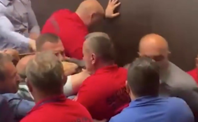 Neredi na sjednici Skupštine u Kraljevu, ima povrijeđenih