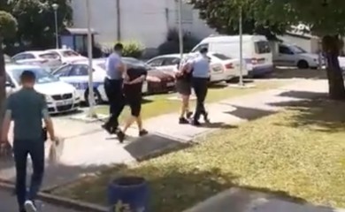 Dvojac iz Srbije na banjalučkoj pumpi zamijenio 5.000 falsifikovanih evra