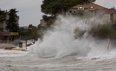 Usljed olujnog nevrijemena jedan muškarac poginuo, više osoba nestalo