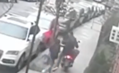Lopovi na mopedu napali dvanaestogodišnju djevojčicu, vukli je po trotoaru