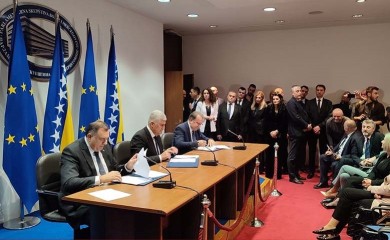 Koalicija SNSD-a, HDZ-a BiH i "Osmorke" ovjerena potpisima