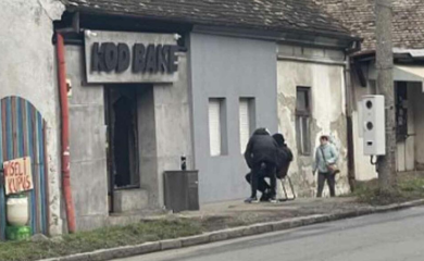 Zapaljen lokal Bake Praseta: Ubačen Molotovljev koktel i cigla