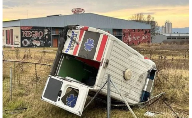 Kombi se sudario sa vozilom Hitne pomoći, pet povrijeđenih